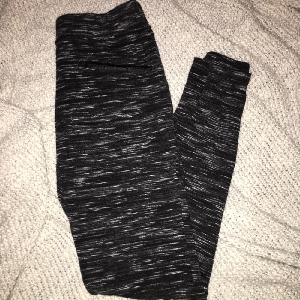 🚫 SOLD !! 🚫 Black & White Gap Leggings